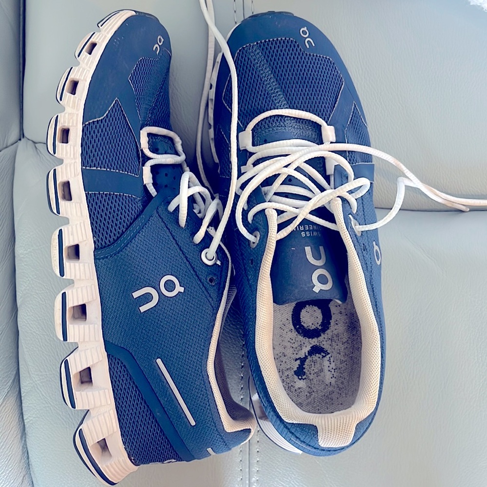 Navy with white on cloud sneakers . Size 6